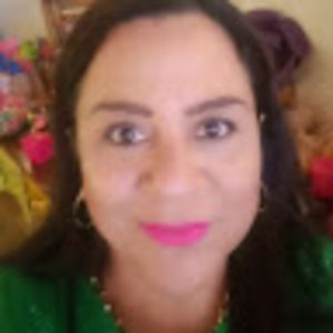 Meet your Posher, Deyanira